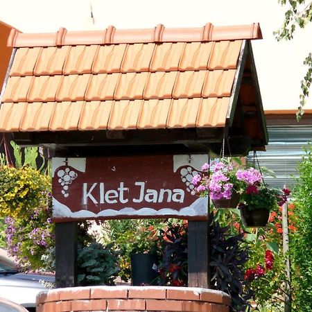 Klet Jana Bed & Breakfast Ястребарско Экстерьер фото