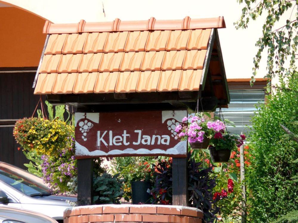 Klet Jana Bed & Breakfast Ястребарско Экстерьер фото